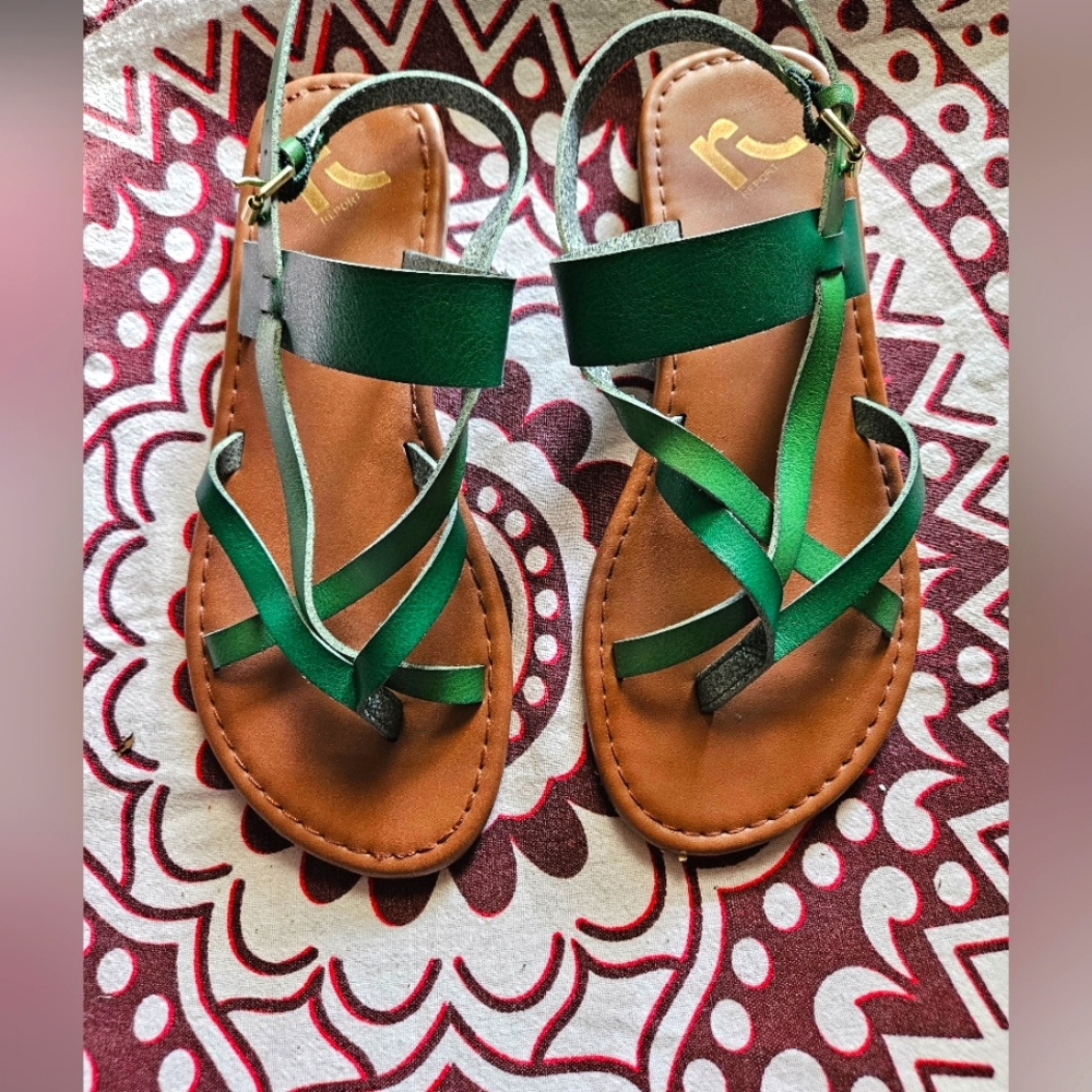 REPORT BRAND green sandles